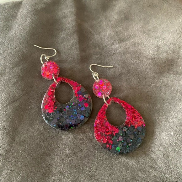 Dangle resin pierced earrings - Picture 4 of 4
